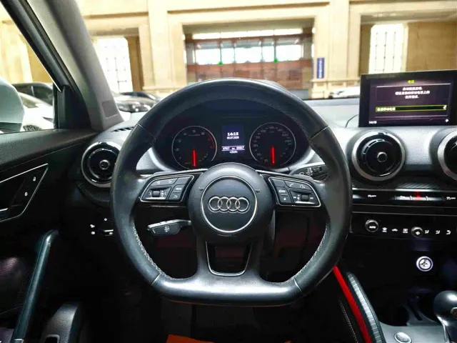 Audi Q2L — Фото автомобиля 9
