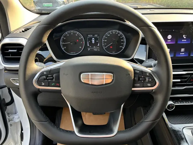 Geely Binyue — Фото автомобиля 6