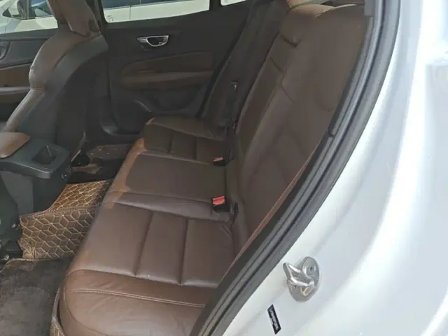 Volvo S60 — Фото автомобиля 16