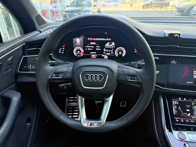 Audi SQ7 — Фото автомобиля 10