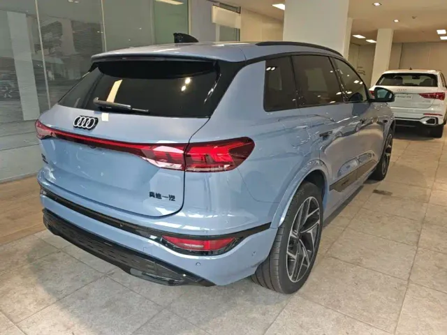 Audi Q6L e-tron — Фото автомобиля 6
