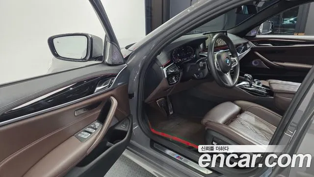 BMW 5 Series G30 — Фото автомобиля 10