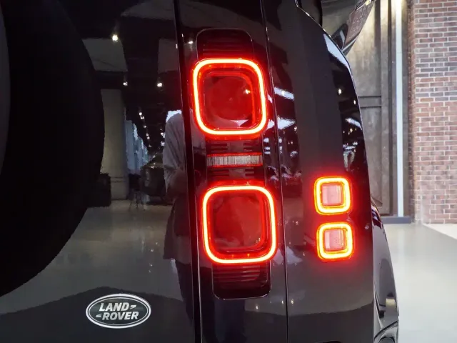 Land Rover Defender — Фото автомобиля 24