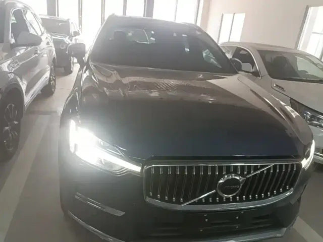 Volvo XC60 — Фото автомобиля 2