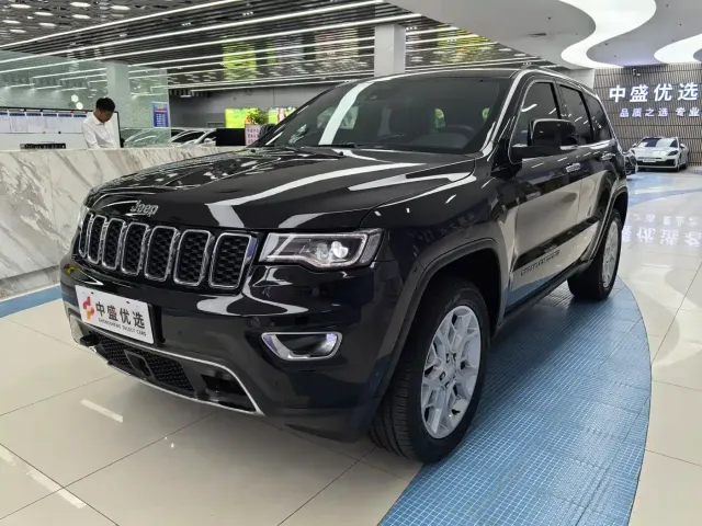 Фотография автомобиля — Jeep Grand Cherokee