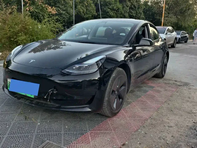 Фотография автомобиля — Tesla Model 3