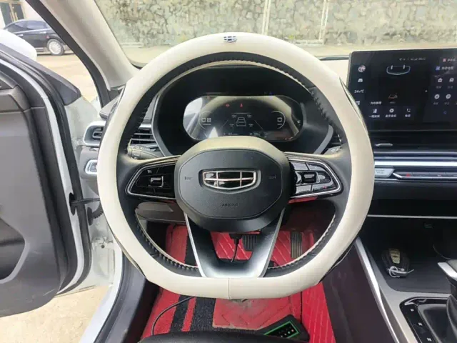 Geely Emgrand — Фото автомобиля 10