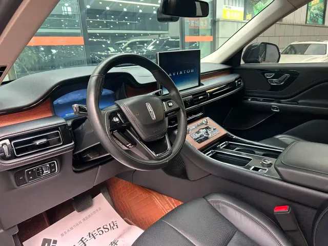 Lincoln Aviator — Фото автомобиля 9