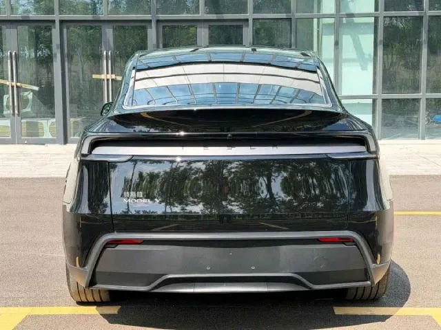 Tesla Model Y — Фото автомобиля 5