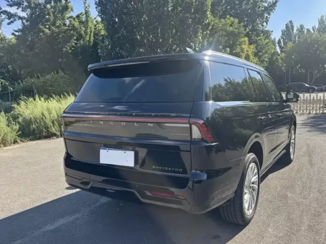 Lincoln Navigator — Фото автомобиля 3