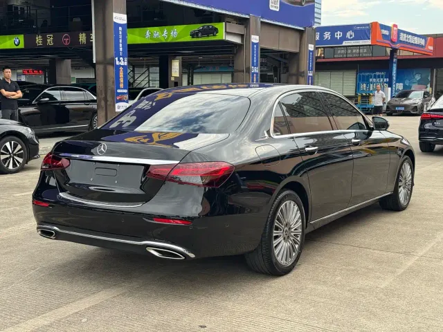 Mercedes-Benz E-Class — Фото автомобиля 17