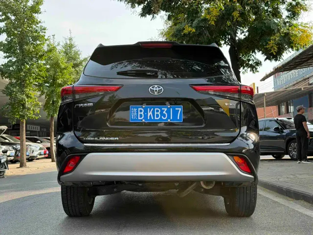 Toyota Highlander — Фото автомобиля 3