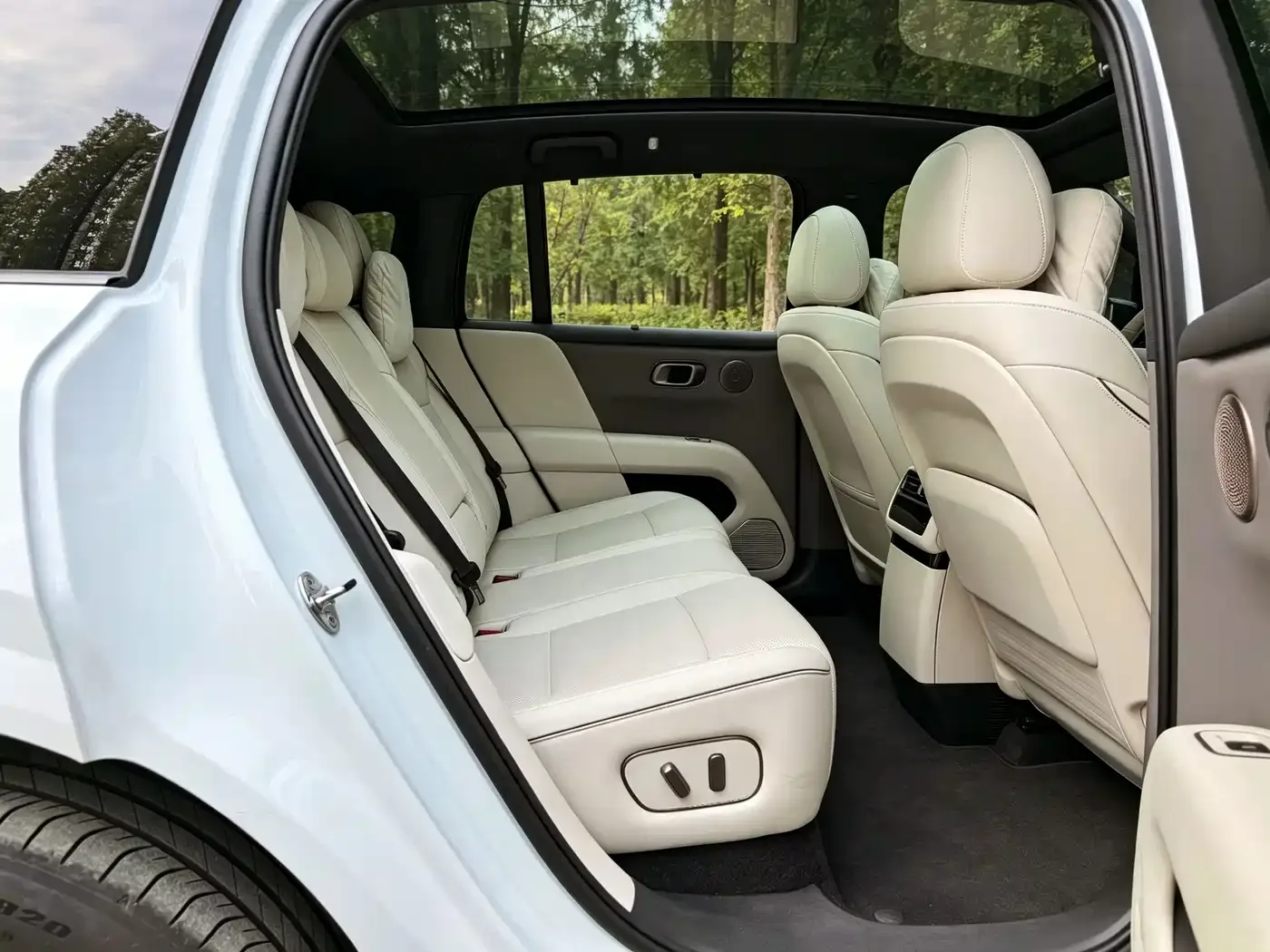 Li Auto Li Auto i6 2025 2WD Base Model — Фото автомобиля 12