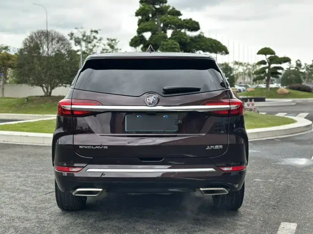 Buick Enclave — Фото автомобиля 8