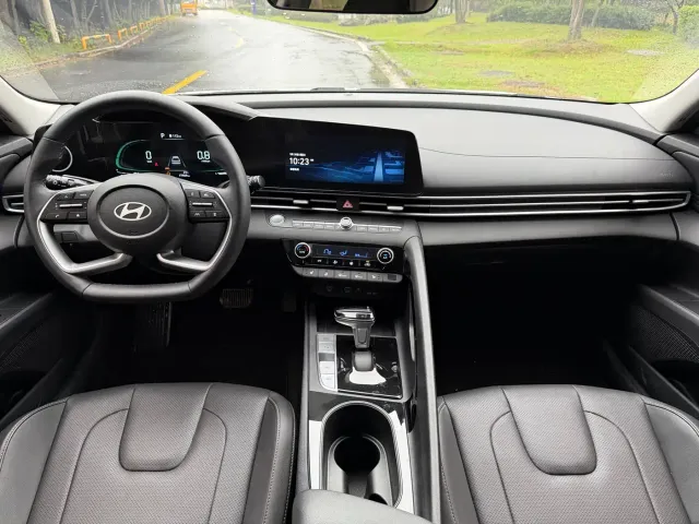 Hyundai Elantra — Фото автомобиля 5