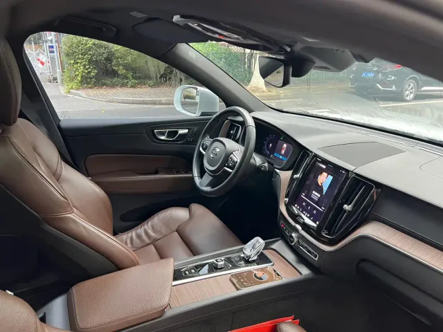 Volvo XC60 — Фото автомобиля 13