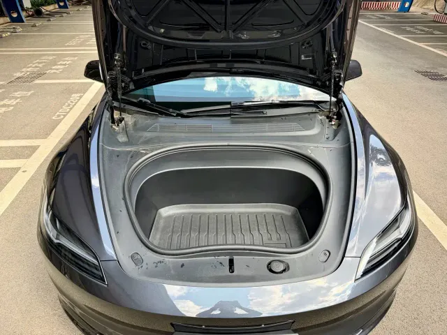 Tesla Model 3 — Фото автомобиля 15