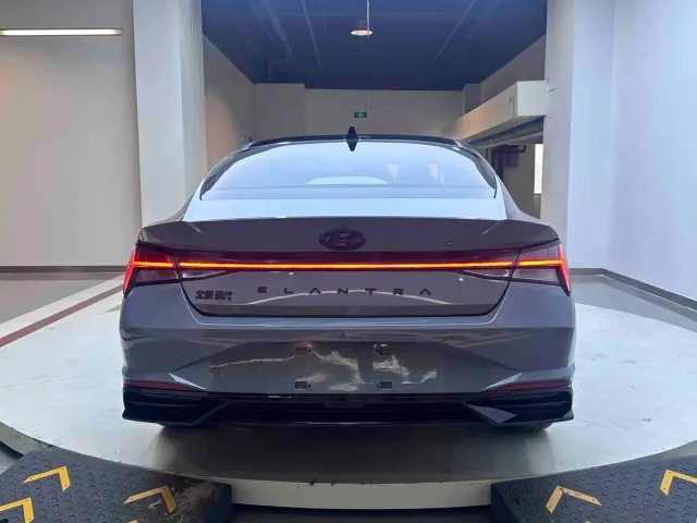Hyundai Elantra — Фото автомобиля 3