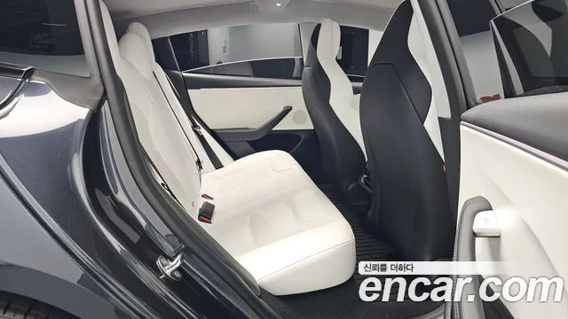 Tesla Model 3 — Фото автомобиля 16