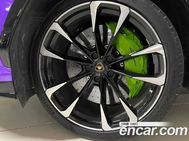 Lamborghini Urus — Фото автомобиля 18