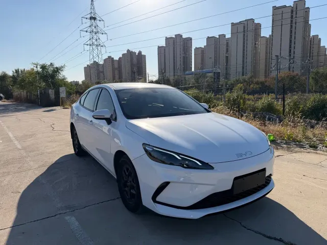 BYD Seal 05 DM-i — Фото автомобиля 3