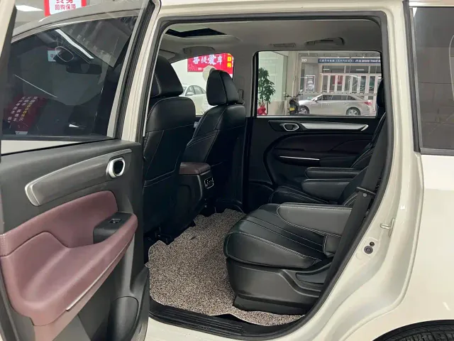 GAC Trumpchi M6 — Фото автомобиля 10