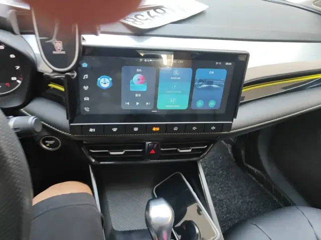Roewe i5 — Фото автомобиля 12