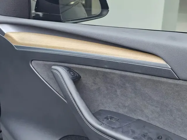 Tesla Model Y — Фото автомобиля 5
