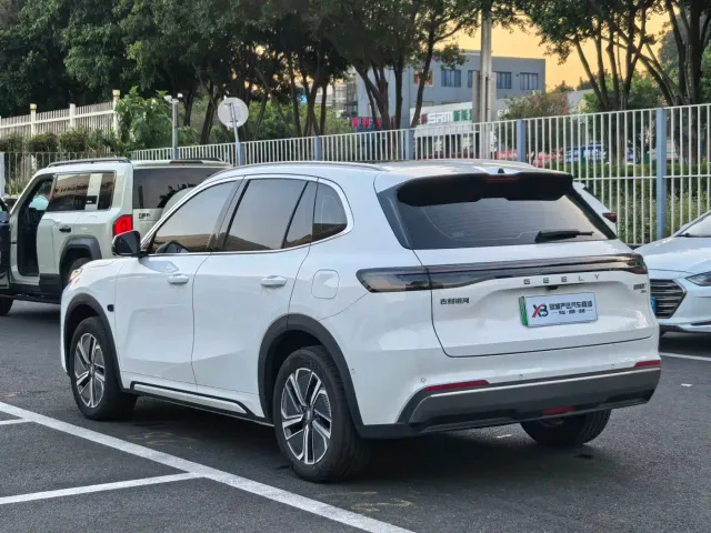 Geely Galaxy Starship 7 EM-i — Фото автомобиля 7