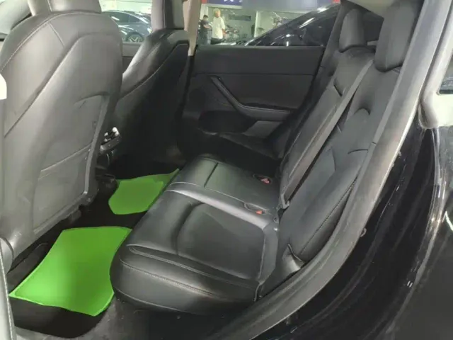 Tesla Model Y — Фото автомобиля 12