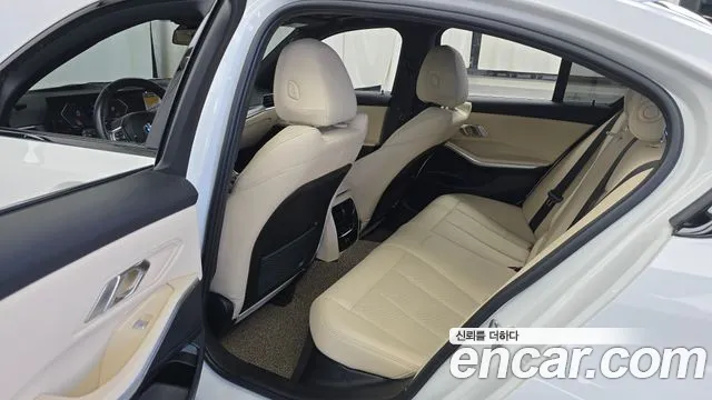 BMW 3 Series — Фото автомобиля 18