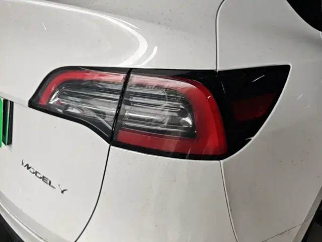 Tesla Model Y — Фото автомобиля 7