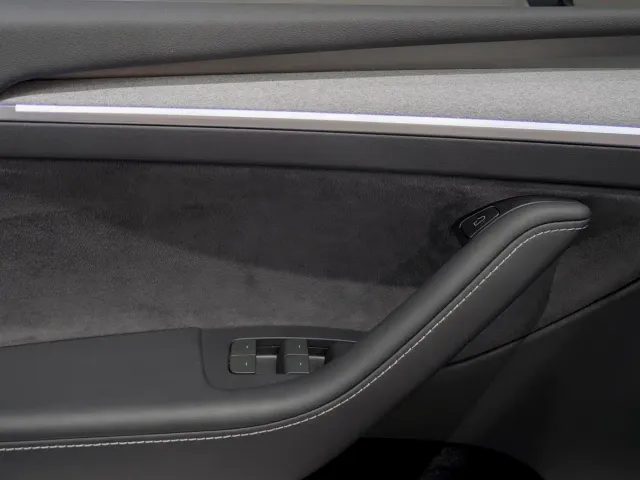 Tesla Model Y — Фото автомобиля 6