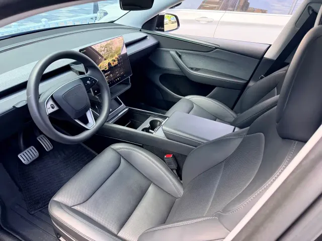 Tesla Model Y — Фото автомобиля 7