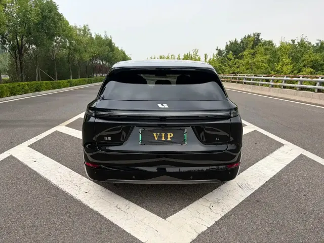Li Auto L7 — Фото автомобиля 9