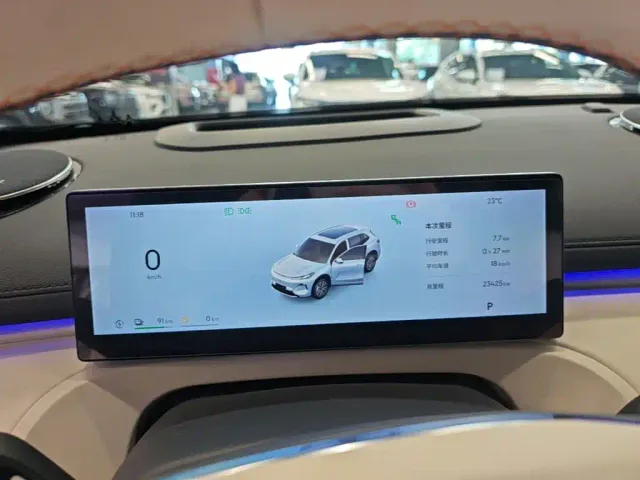 Geely Galaxy Starship 7 EM-i — Фото автомобиля 11