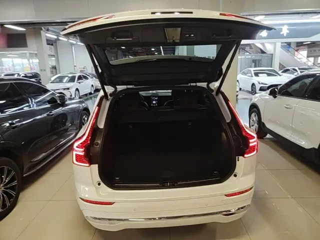 Volvo XC60 — Фото автомобиля 18