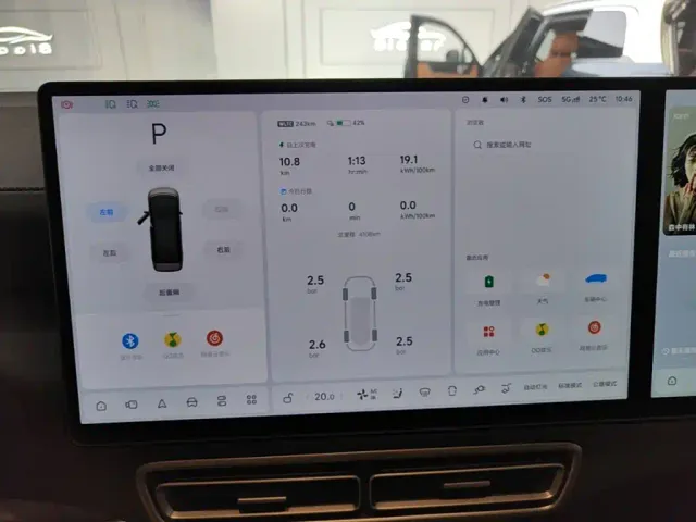 Li Auto MEGA — Фото автомобиля 11