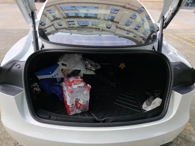 Tesla Model 3 — Фото автомобиля 4