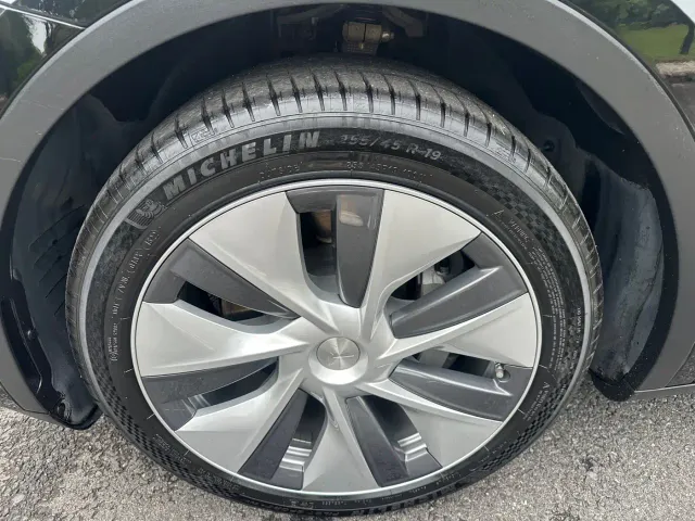 Tesla Model Y — Фото автомобиля 20