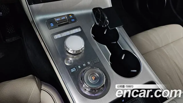 Genesis GV70 — Фото автомобиля 12