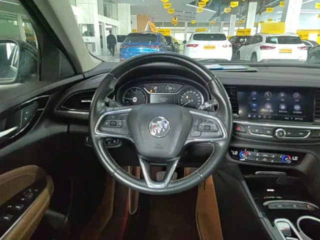 Buick Regal — Фото автомобиля 10