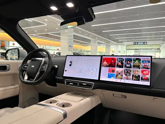 Li Auto L8 — Фото автомобиля 22