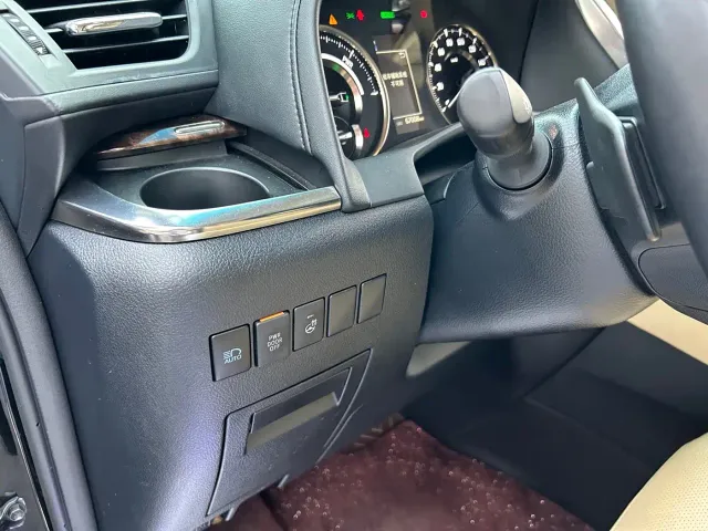 Toyota Alphard — Фото автомобиля 23