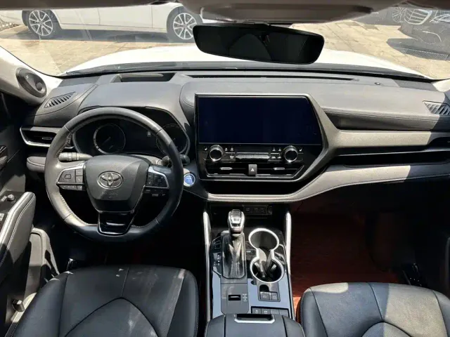 Toyota Highlander — Фото автомобиля 8