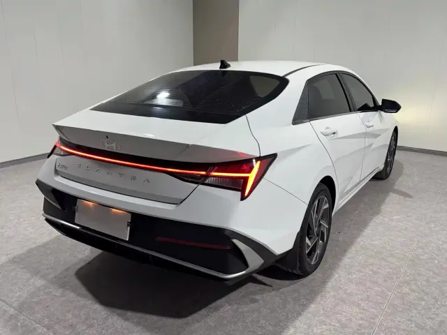Hyundai Elantra — Фото автомобиля 6