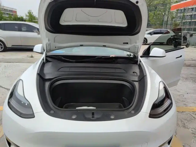 Tesla Model Y — Фото автомобиля 19