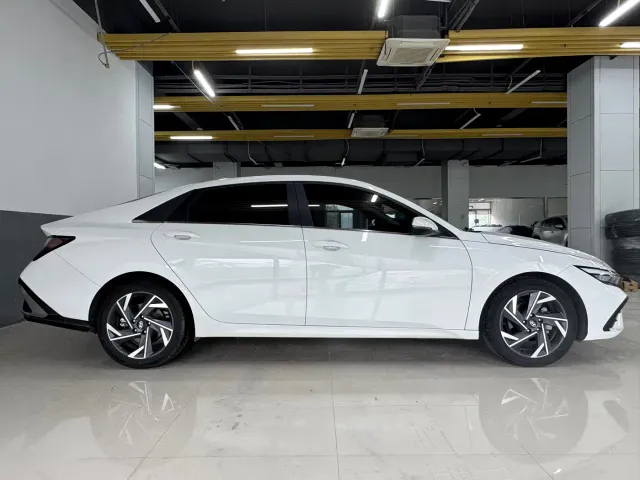 Hyundai Elantra — Фото автомобиля 6