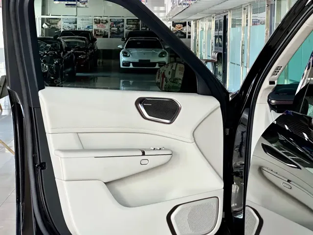 Lynk & Co 900 — Фото автомобиля 12