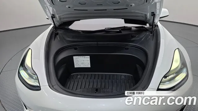Tesla Model 3 — Фото автомобиля 9